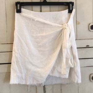 Adorable white wrap mini skirt